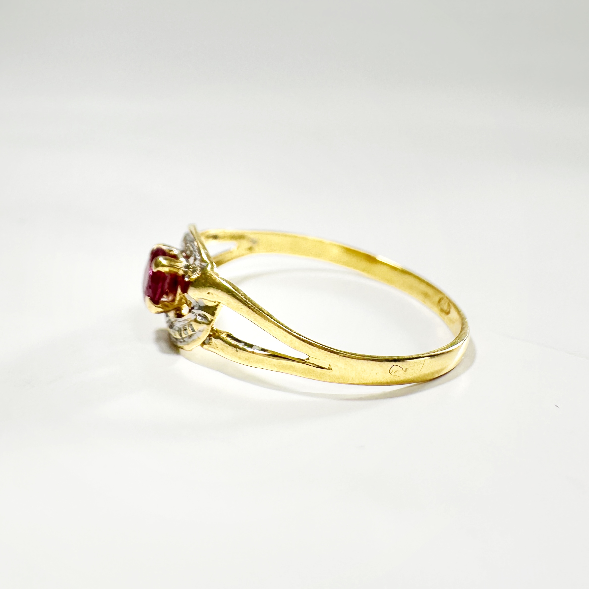 Vintage 18k Gold And Ruby Ring (5)