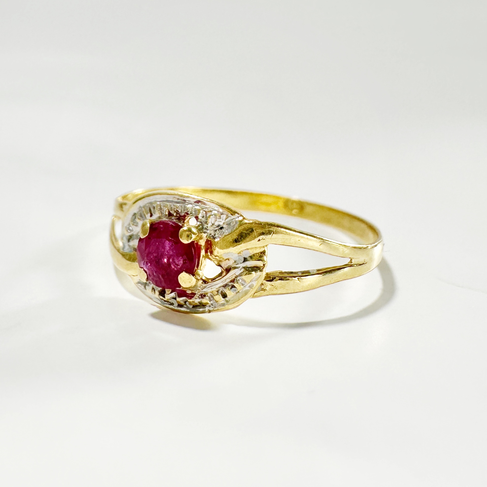 Vintage 18k Gold And Ruby Ring (6)