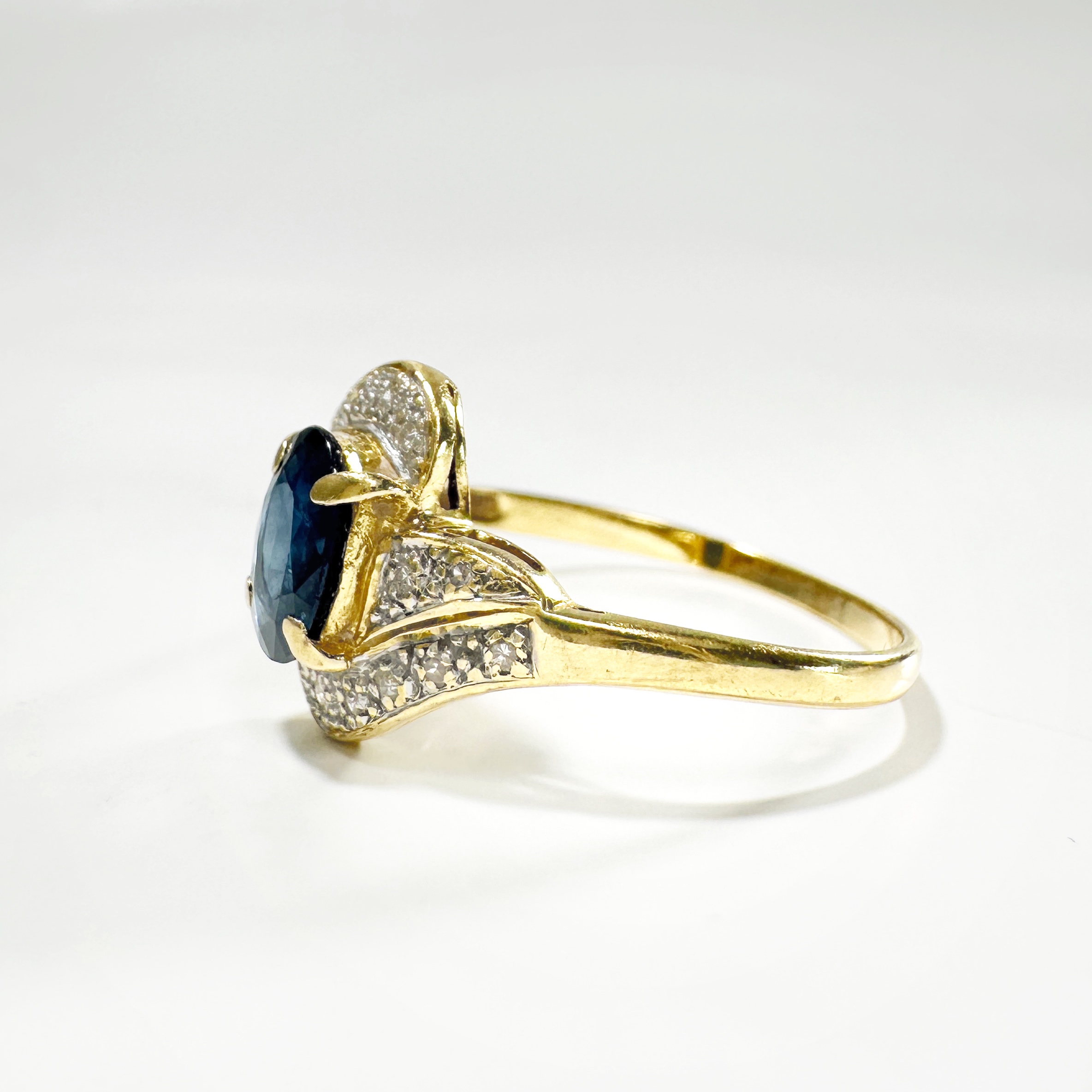 Vintage 18k Solitaire Ring Old Diamonds Oval Sapphire (3)