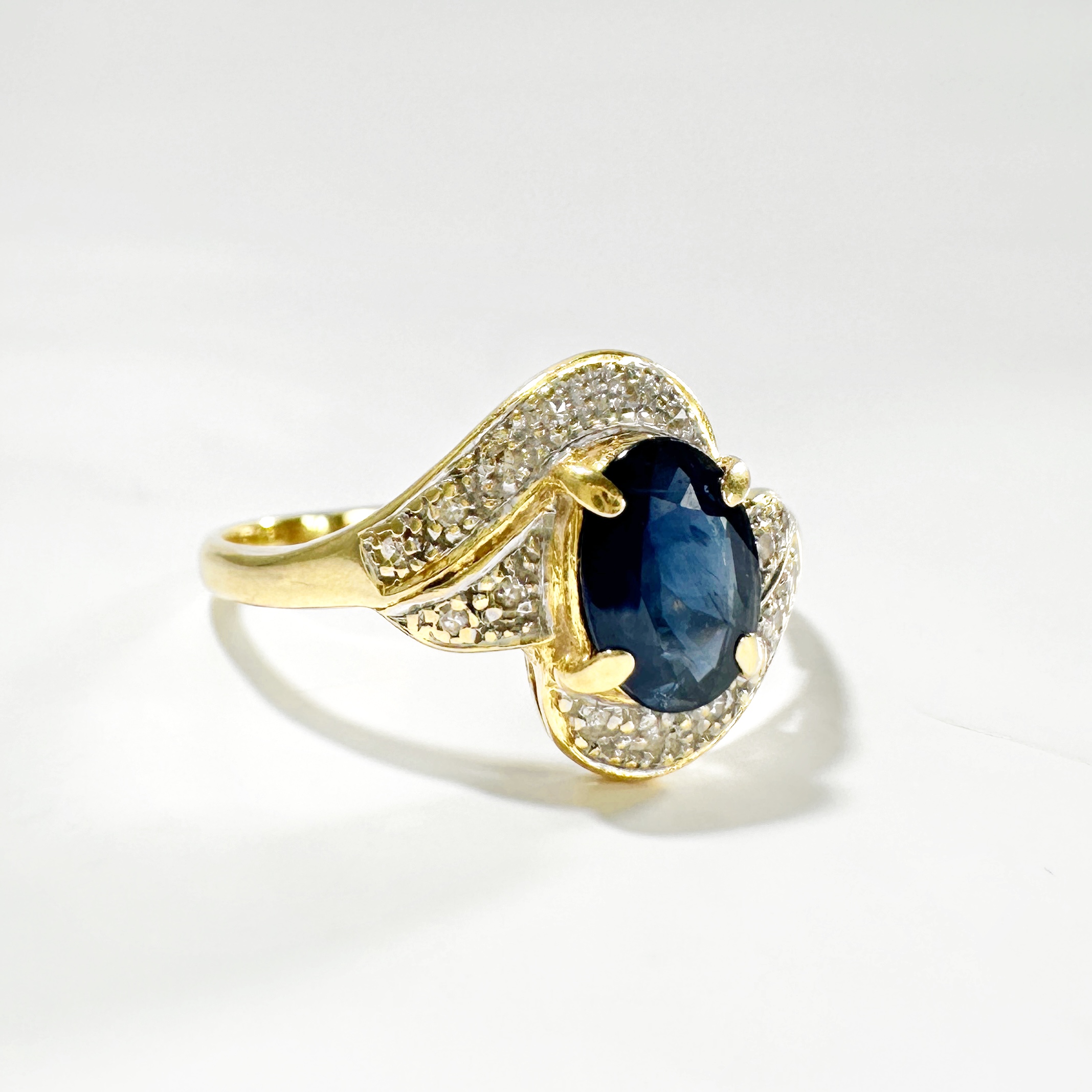 Vintage 18k Solitaire Ring Old Diamonds Oval Sapphire (5)