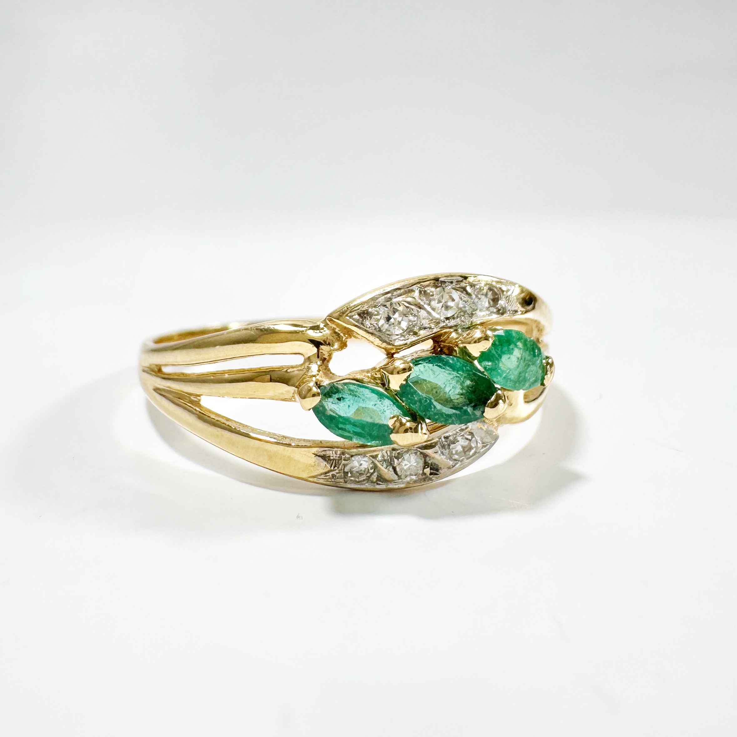 vintage_Gold_Emerald_Diamond_Trilogy_Ring (4)