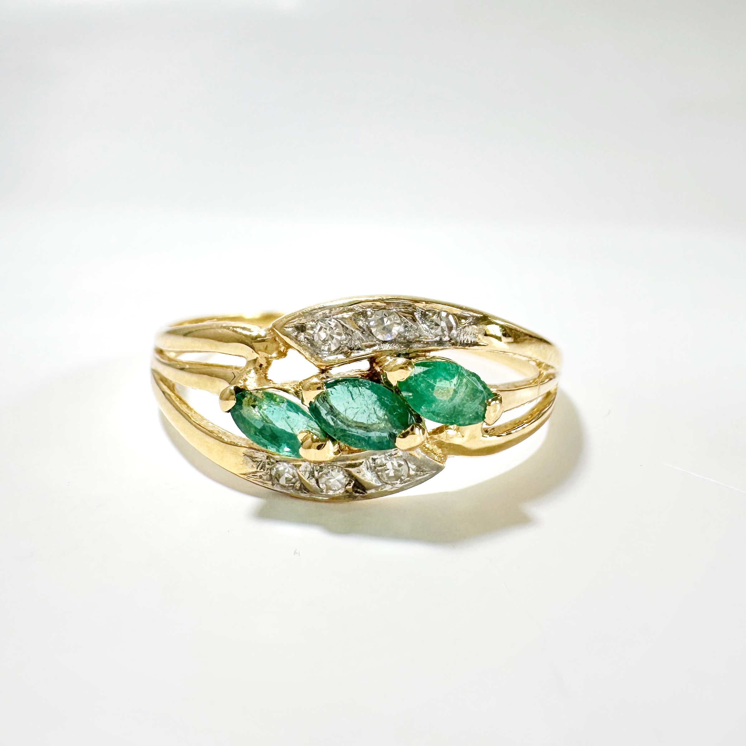 vintage_Gold_Emerald_Diamond_Trilogy_Ring (5)