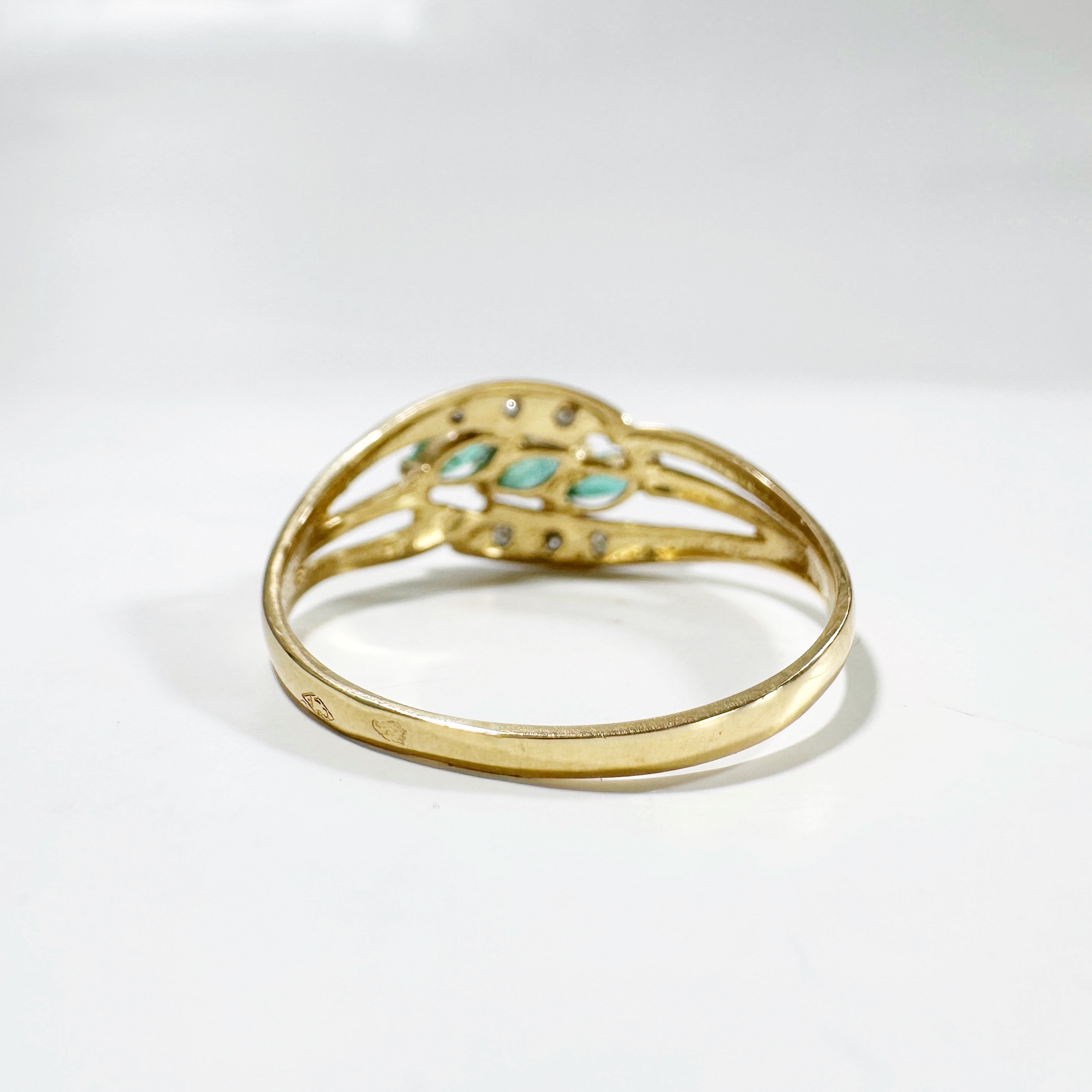 vintage_Gold_Emerald_Diamond_Trilogy_Ring (6)