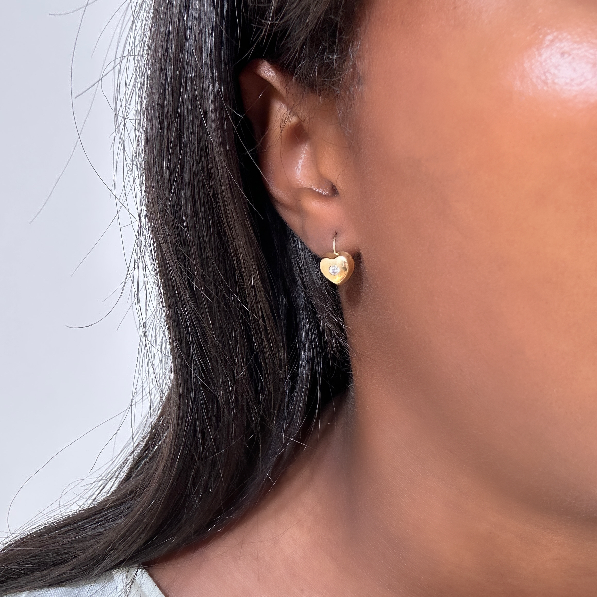 18k Gold Vintage Heart And Diamond Earrings (1)