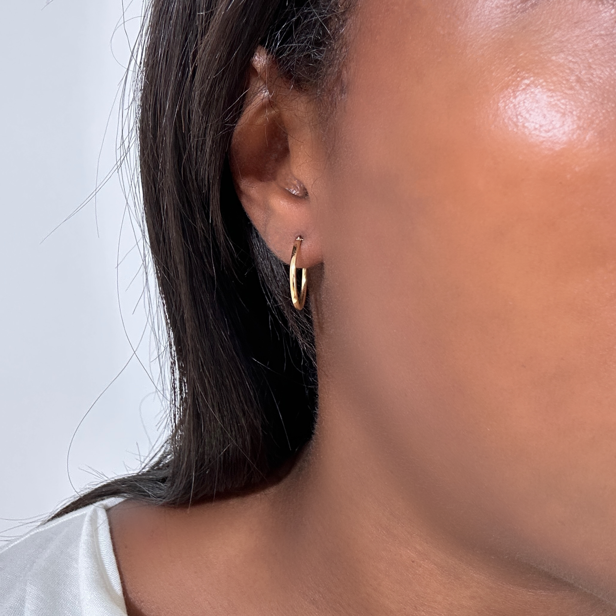 18k Gold Vintage Small Hoop Earrings (1)