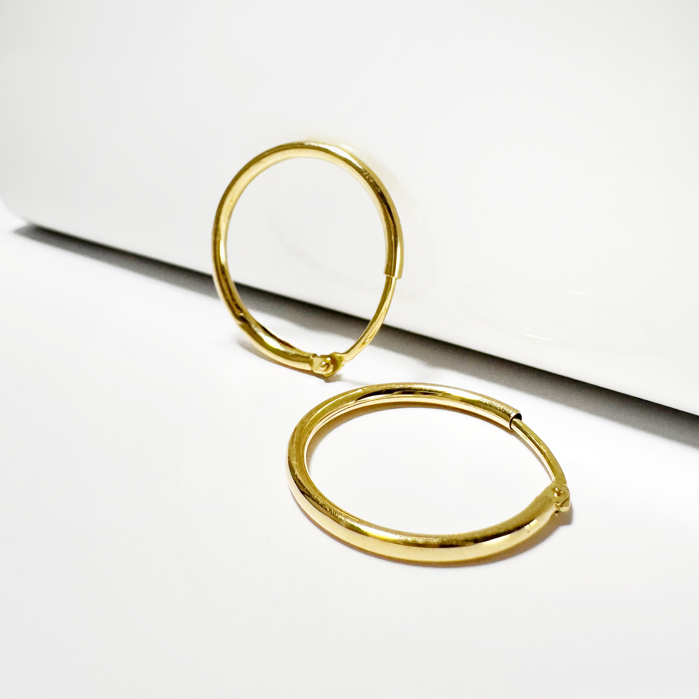 18k Gold Vintage Small Hoop Earrings (2)