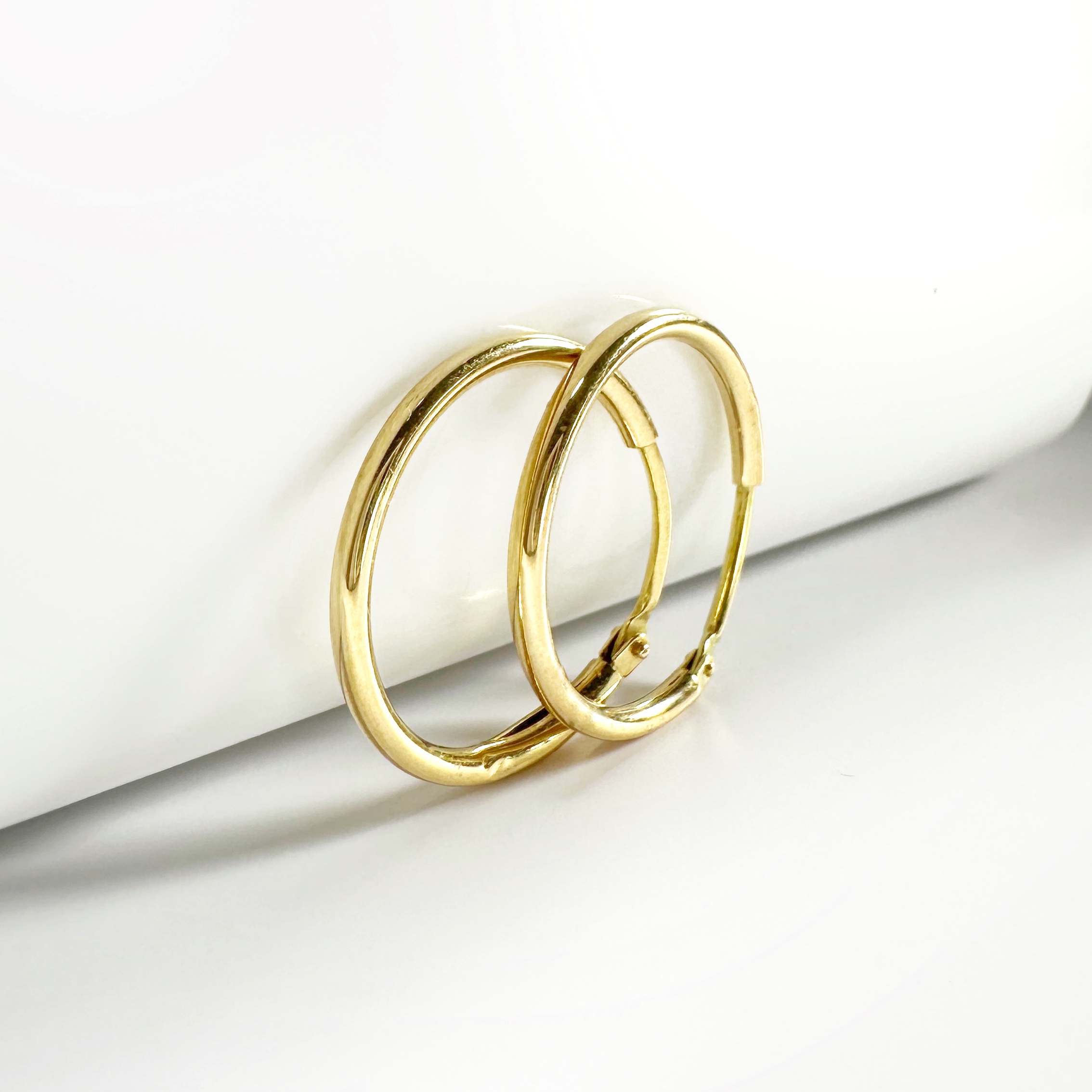 18k Gold Vintage Small Hoop Earrings (4)