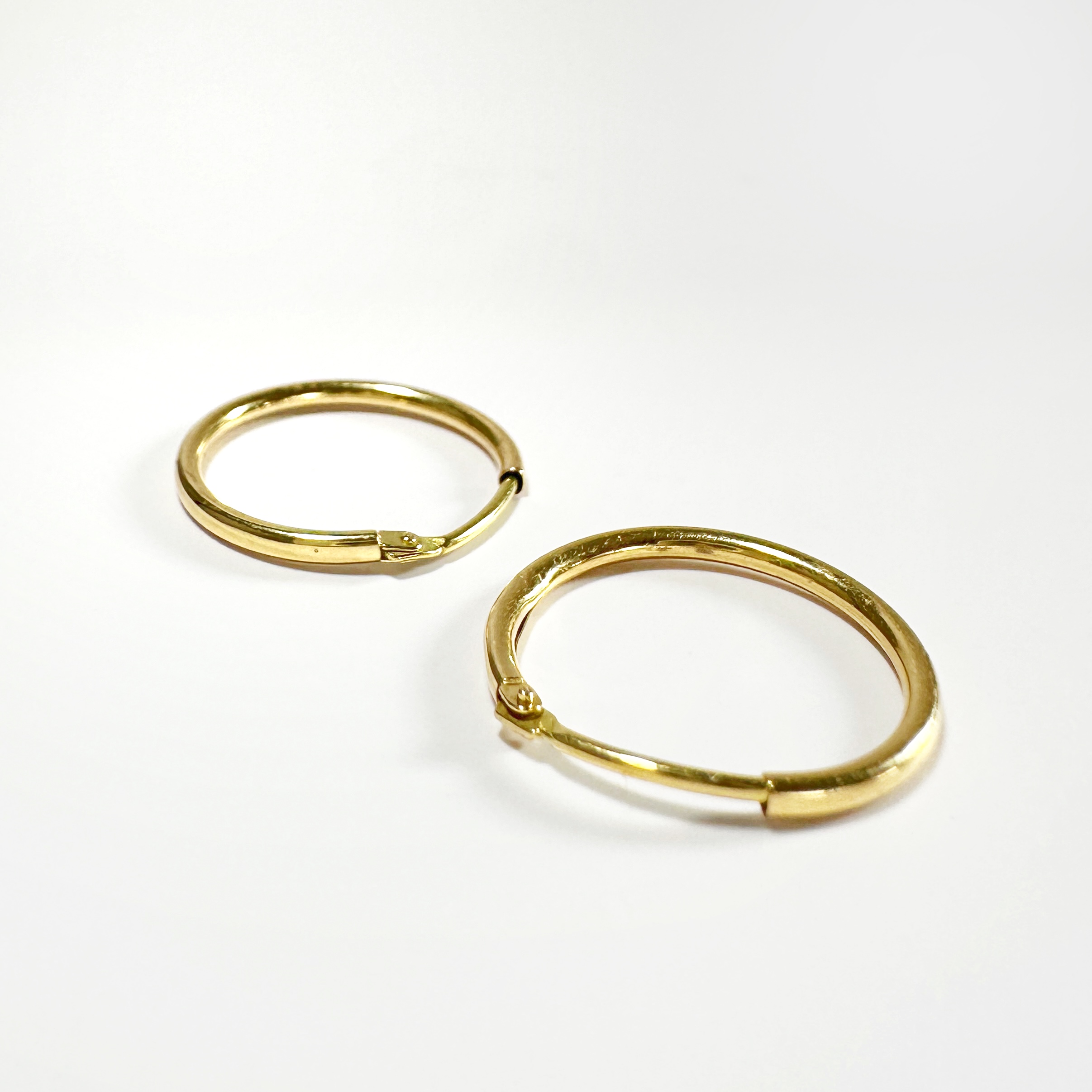 18k Gold Vintage Small Hoop Earrings (5)