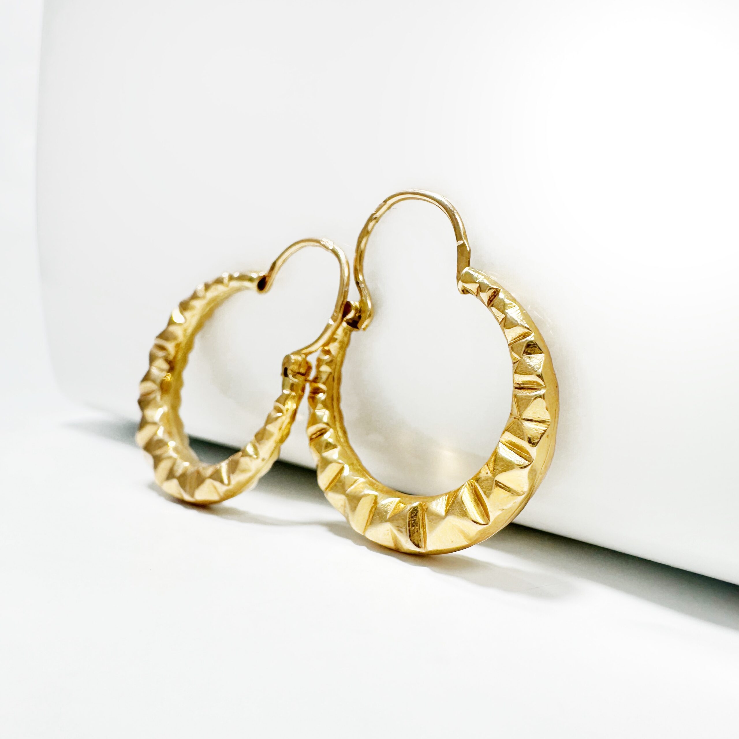Gold Hoop Earrings Chiselled Diamond Pointe Vintage (2)