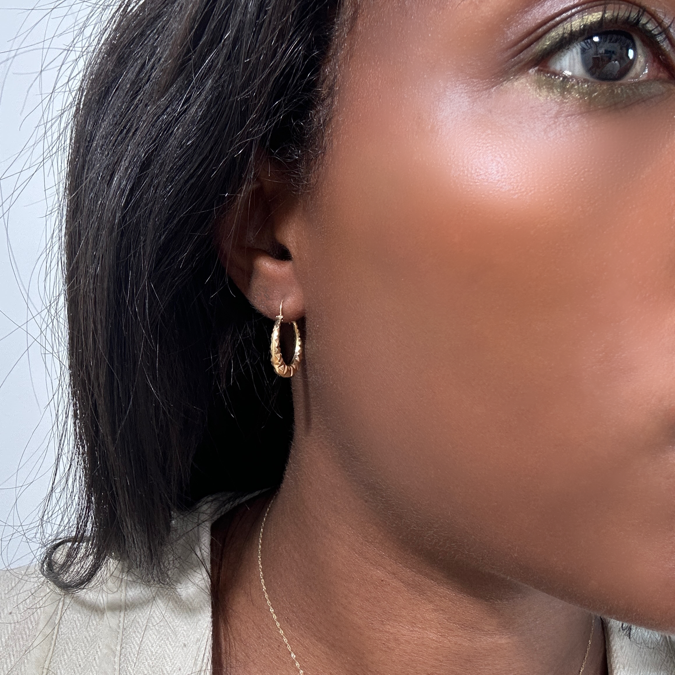 Gold Hoop Earrings Chiselled Diamond Pointe Vintage (2)