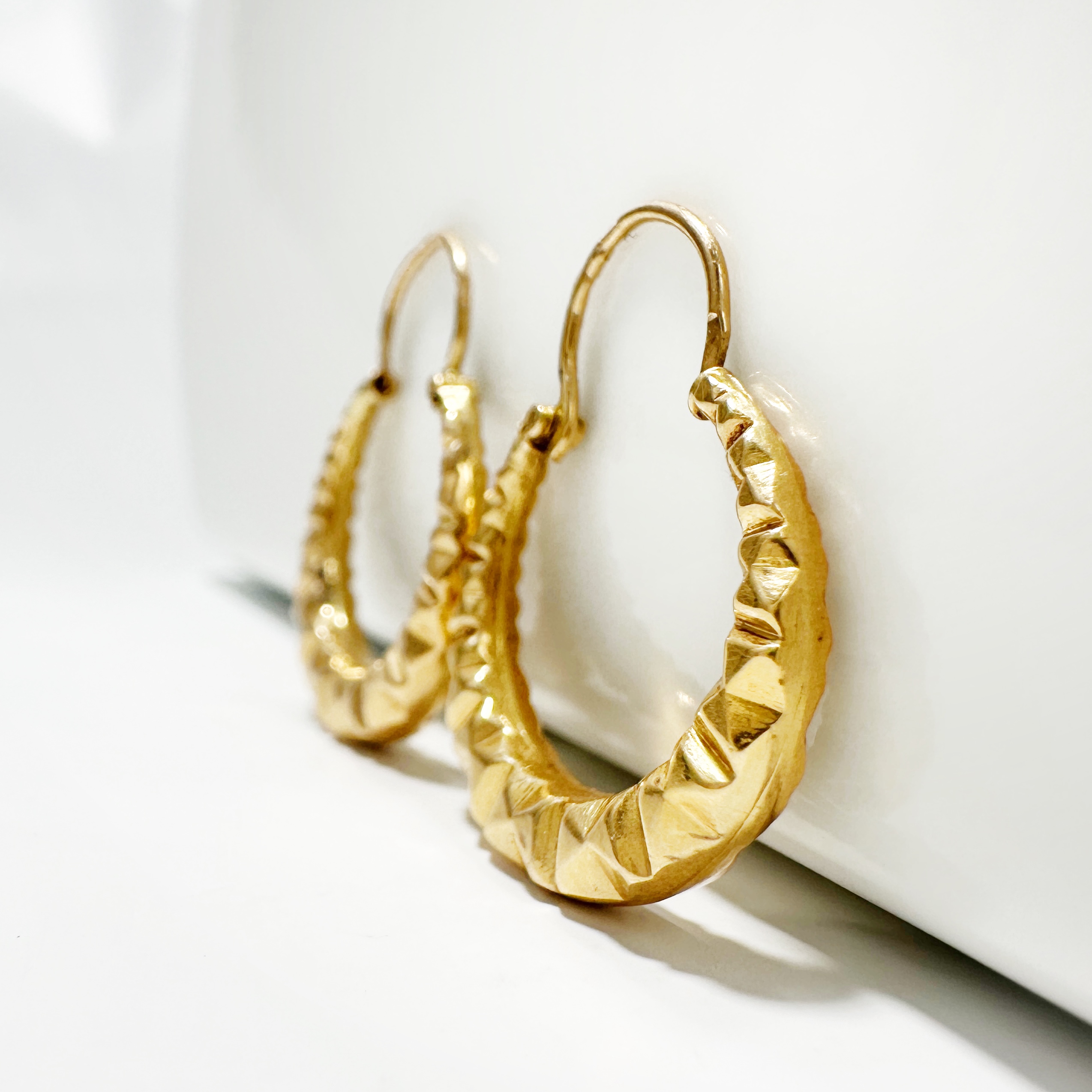 Gold Hoop Earrings Chiselled Diamond Pointe Vintage (3)