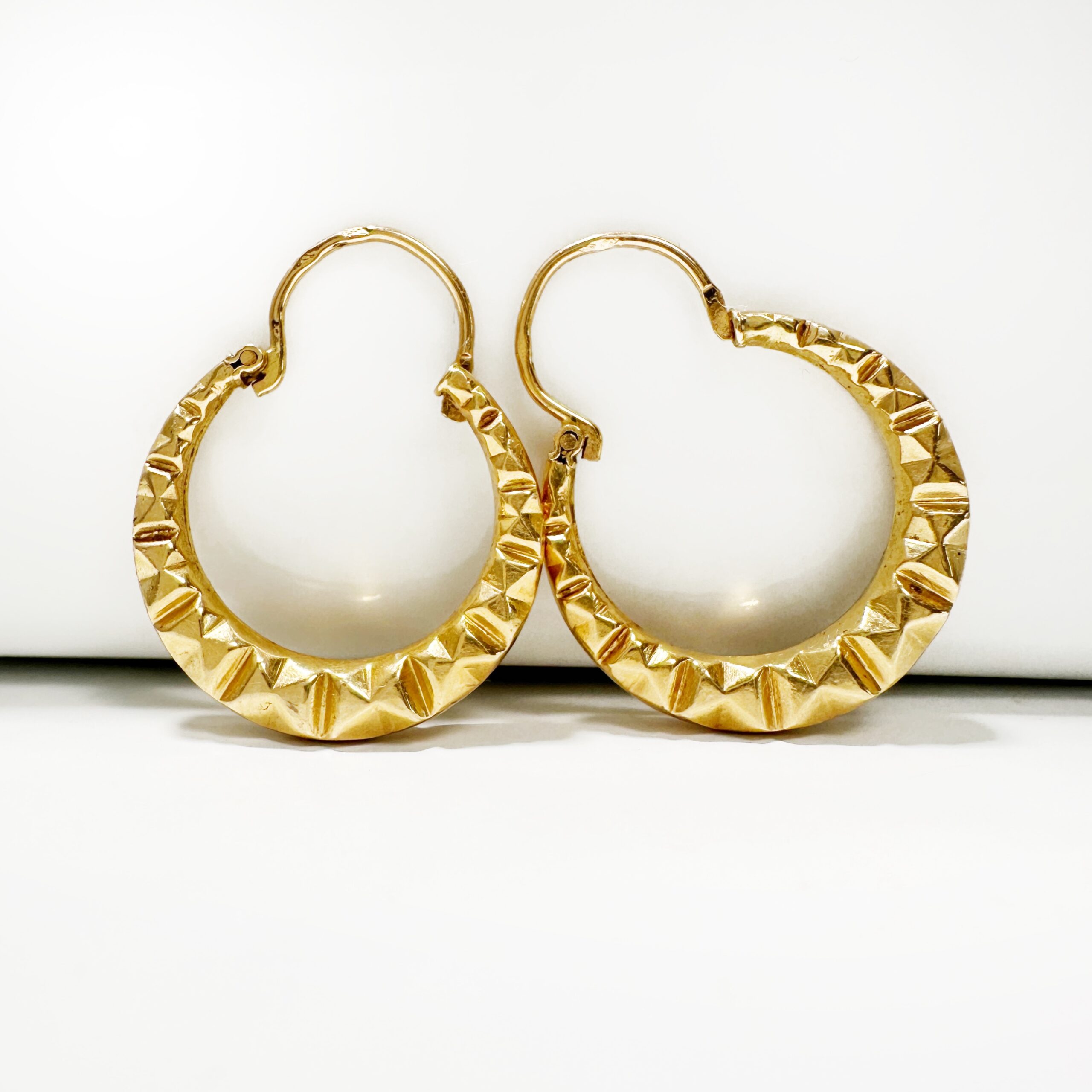 Gold Hoop Earrings Chiselled Diamond Pointe Vintage (7)