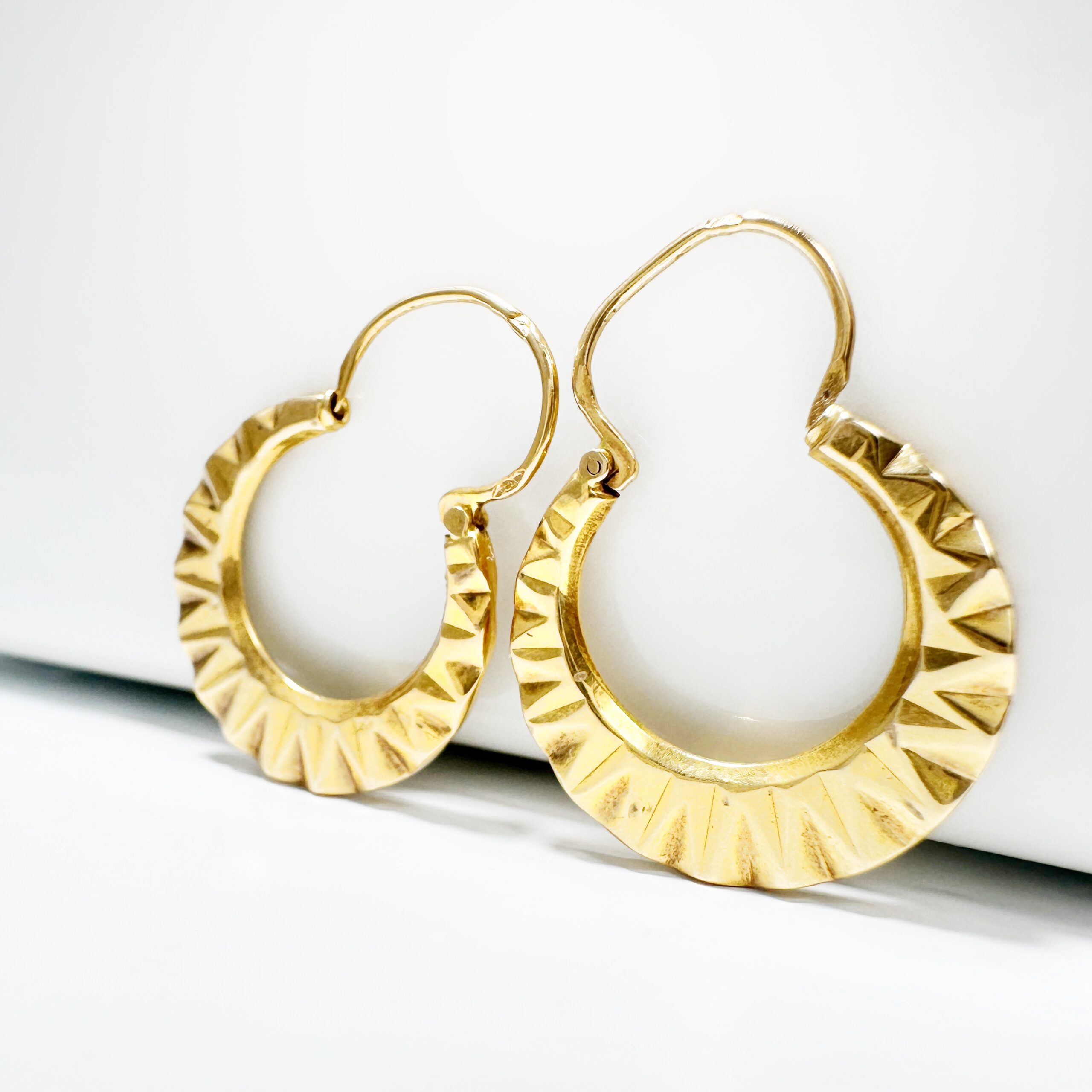 Gold Hoop Earrings Chiselled Fan Shape Vintage (2)