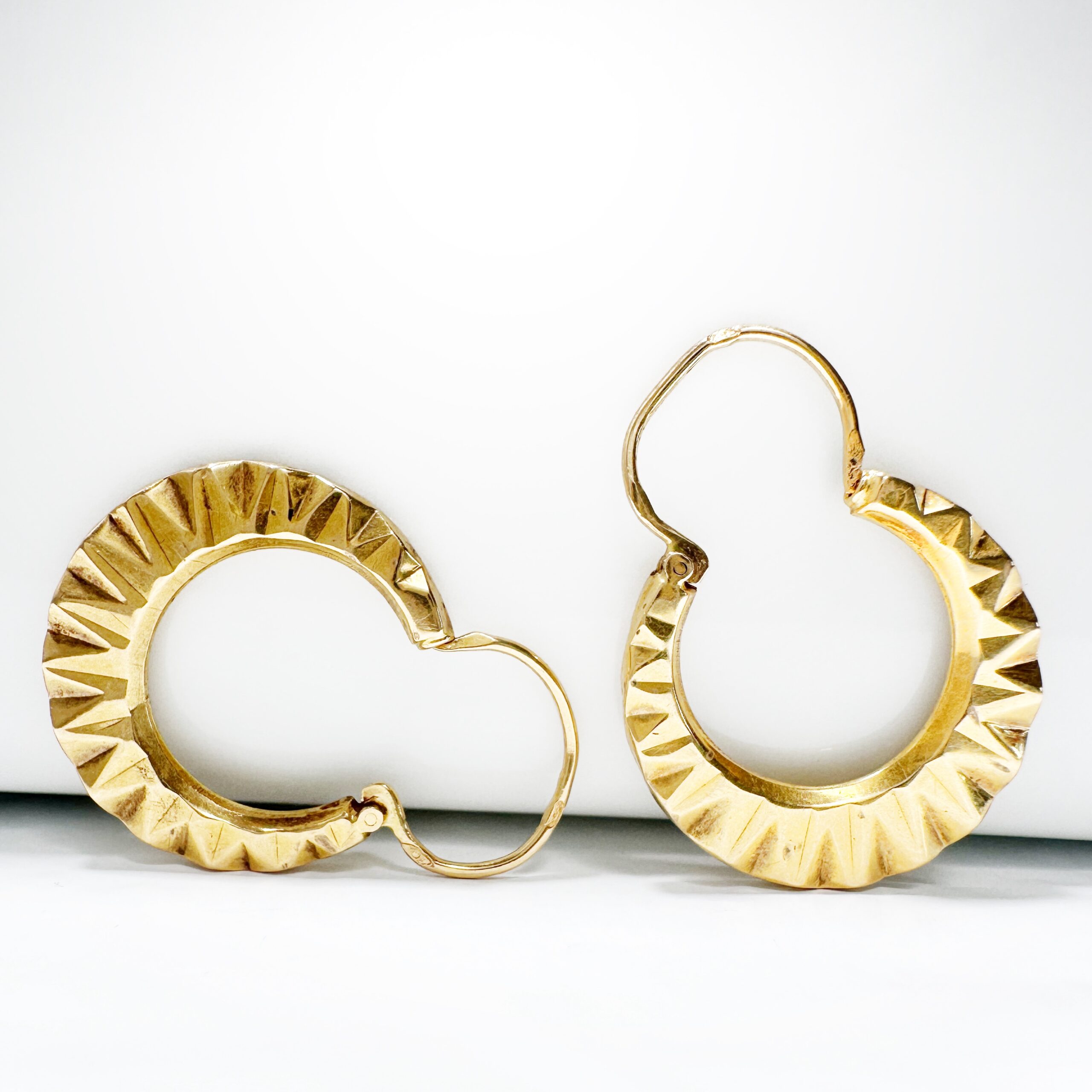 Gold Hoop Earrings Chiselled Fan Shape Vintage (3)