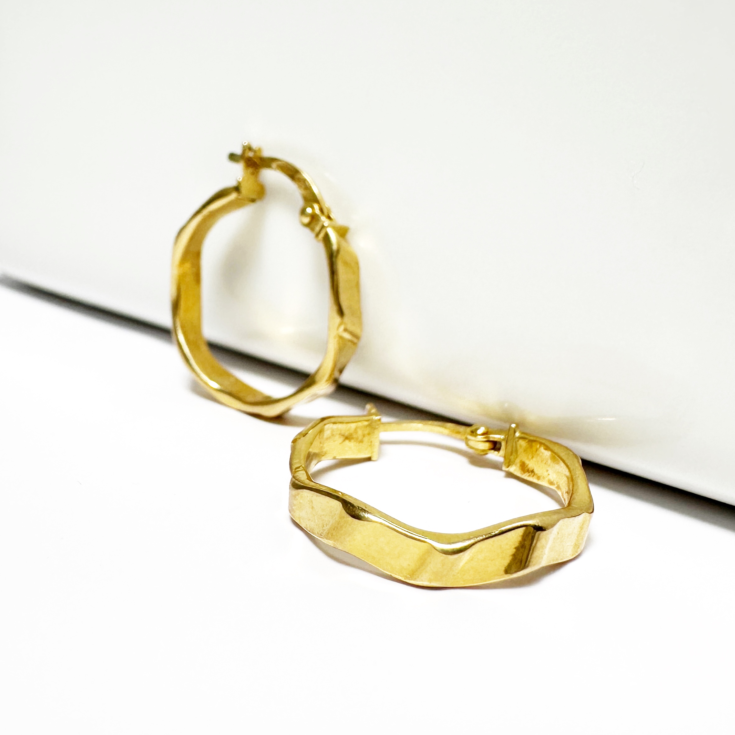 Vintage 18k Gold Hoop Earrings (1)