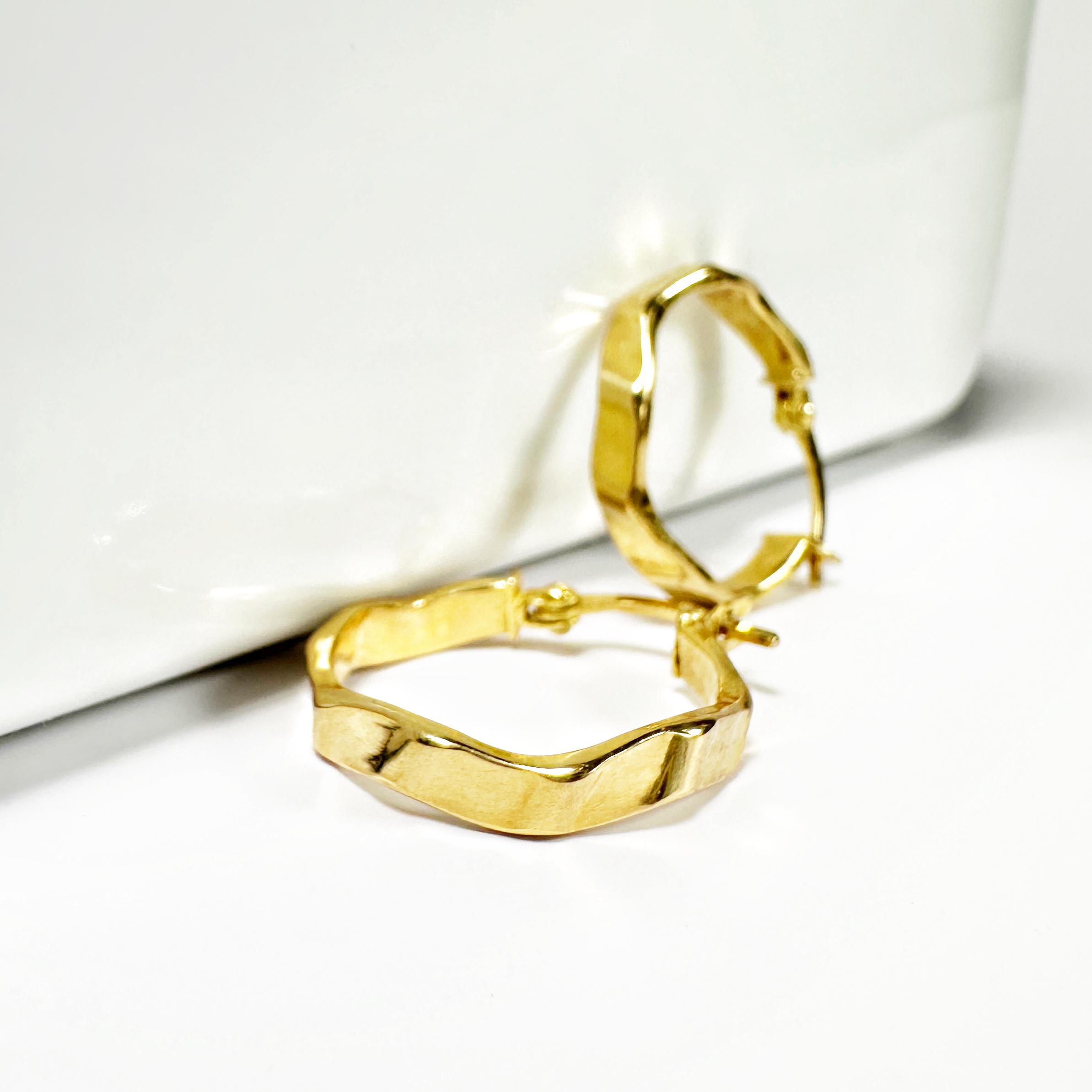 Vintage 18k Gold Hoop Earrings (3)
