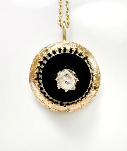 Gold, diamond and onyx pendant "Rowann"
