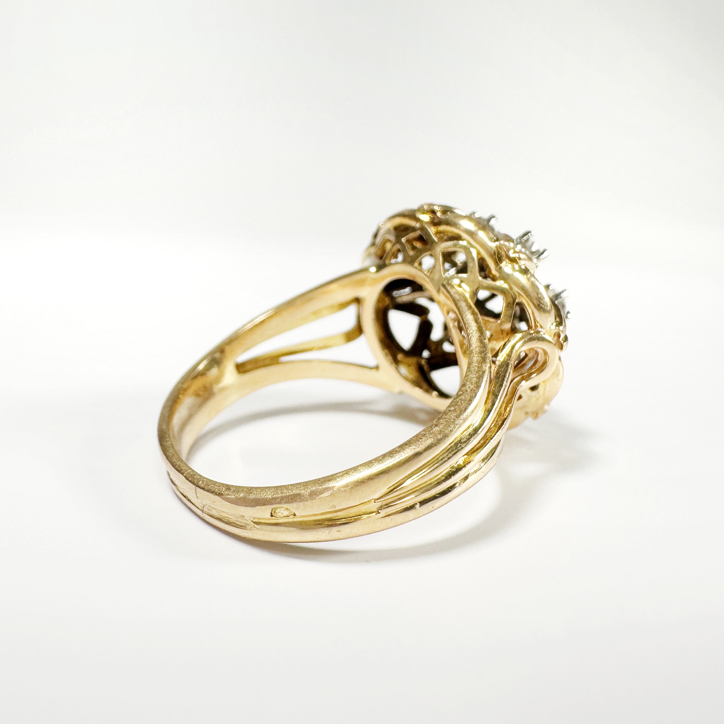 Vintage 18k Gold Diamond Ring (2)