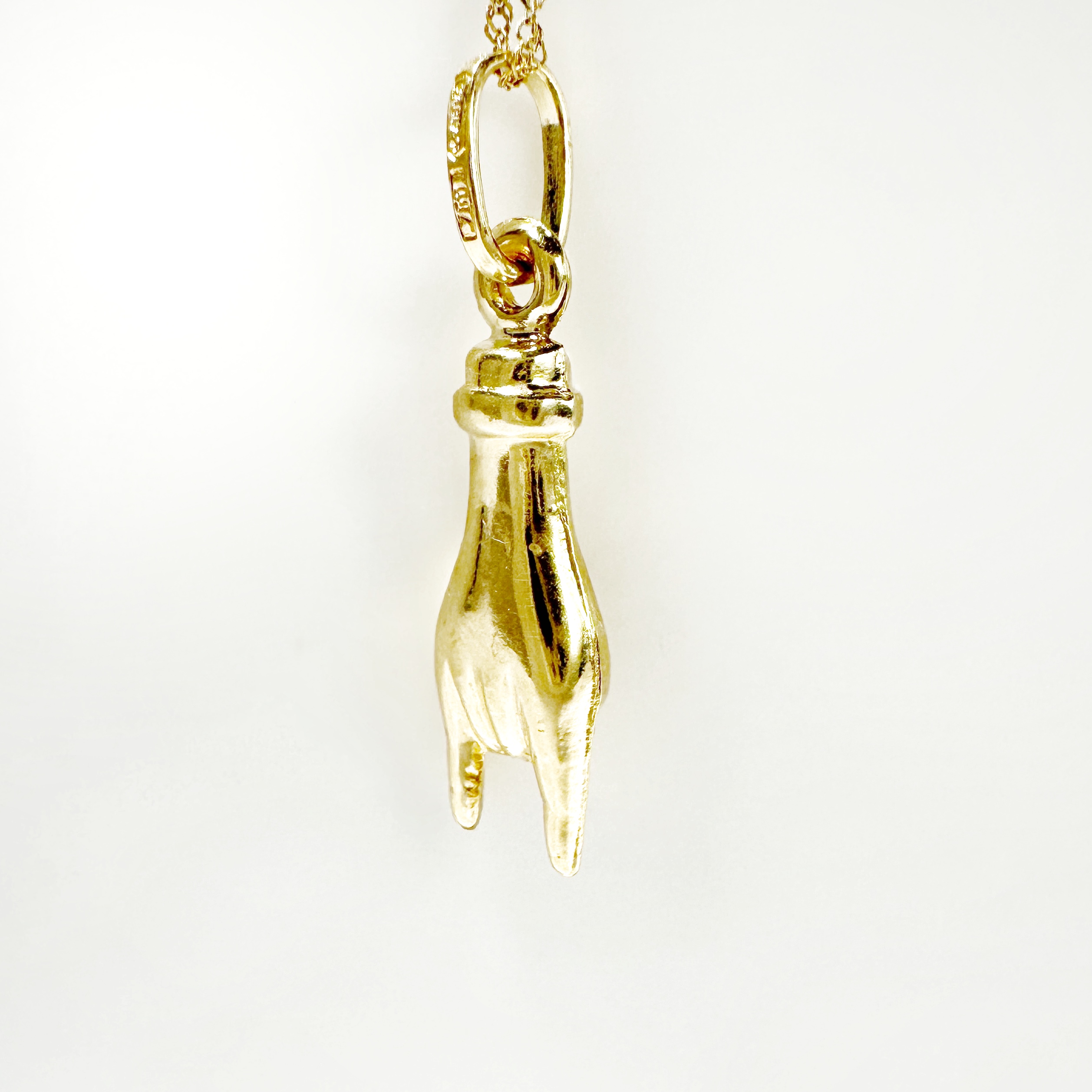 Vintage 18k Gold Mano Cornuto Pendant (1)