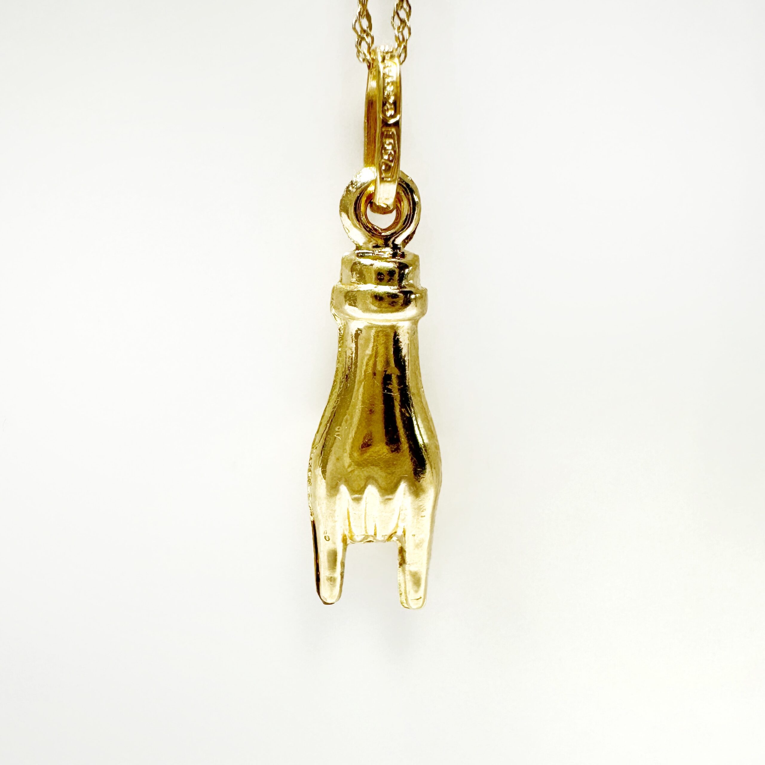 Vintage 18k Gold Mano Cornuto Pendant (4)