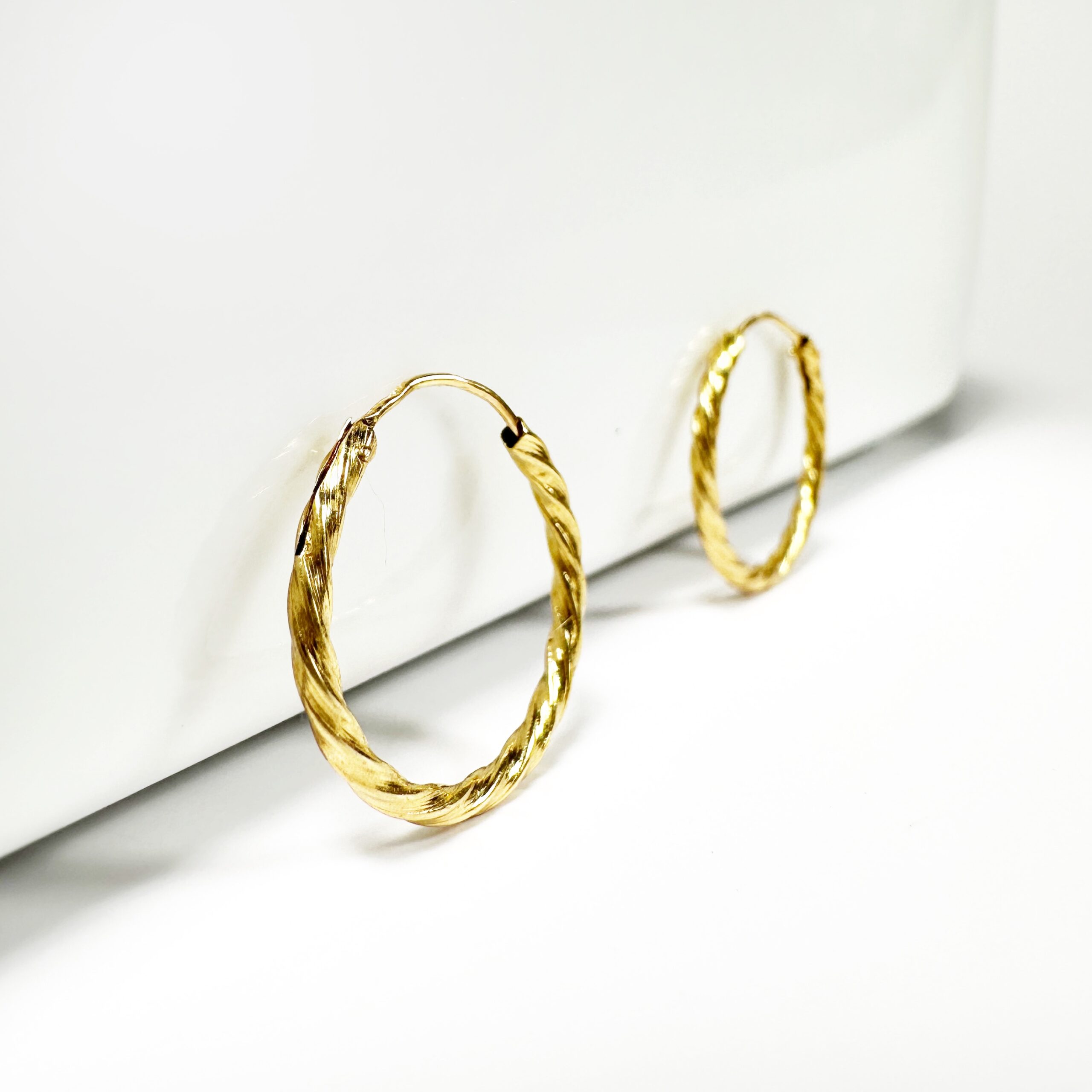 Vintage 18k Gold Rope Hoop Earrings (5)