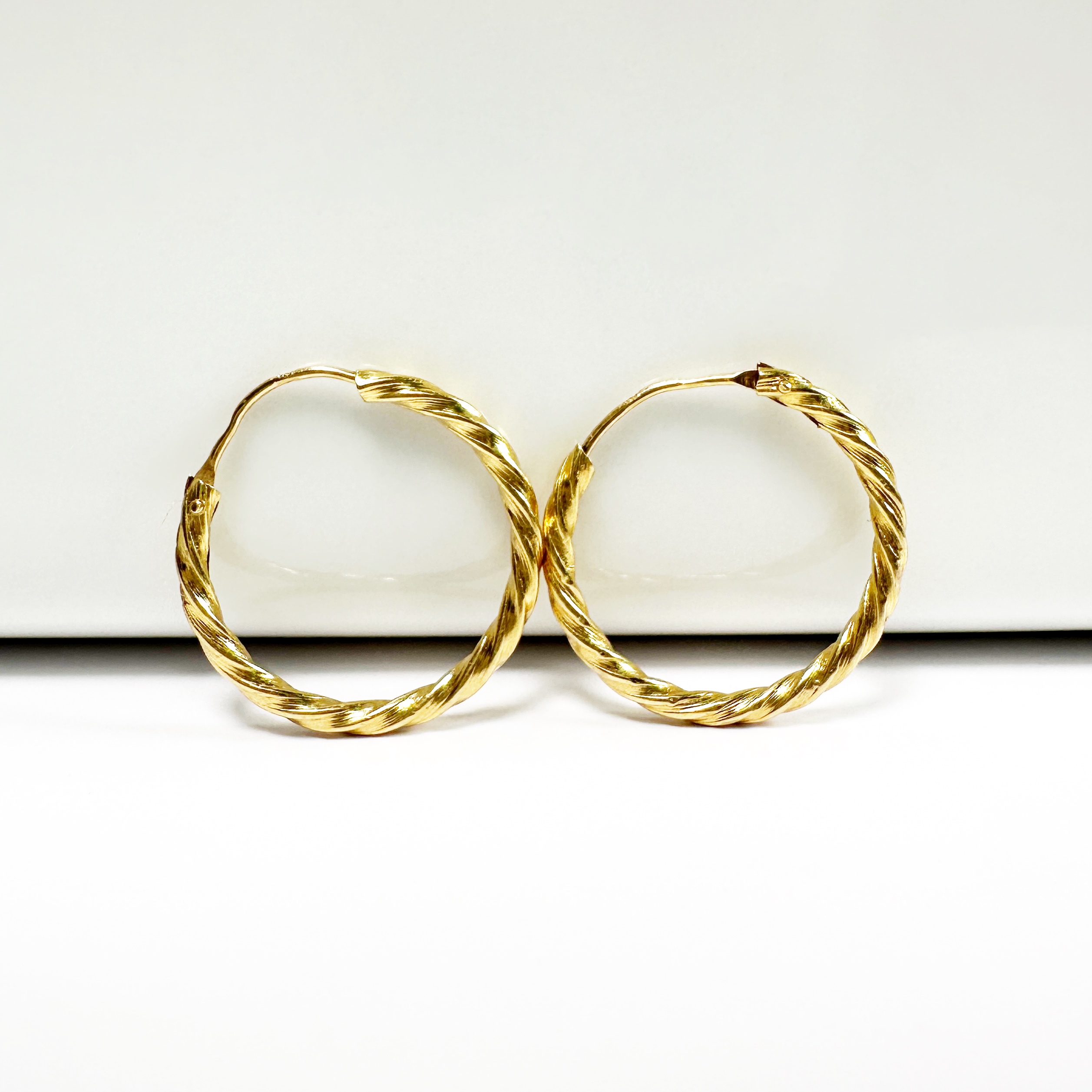 Vintage 18k Gold Rope Hoop Earrings