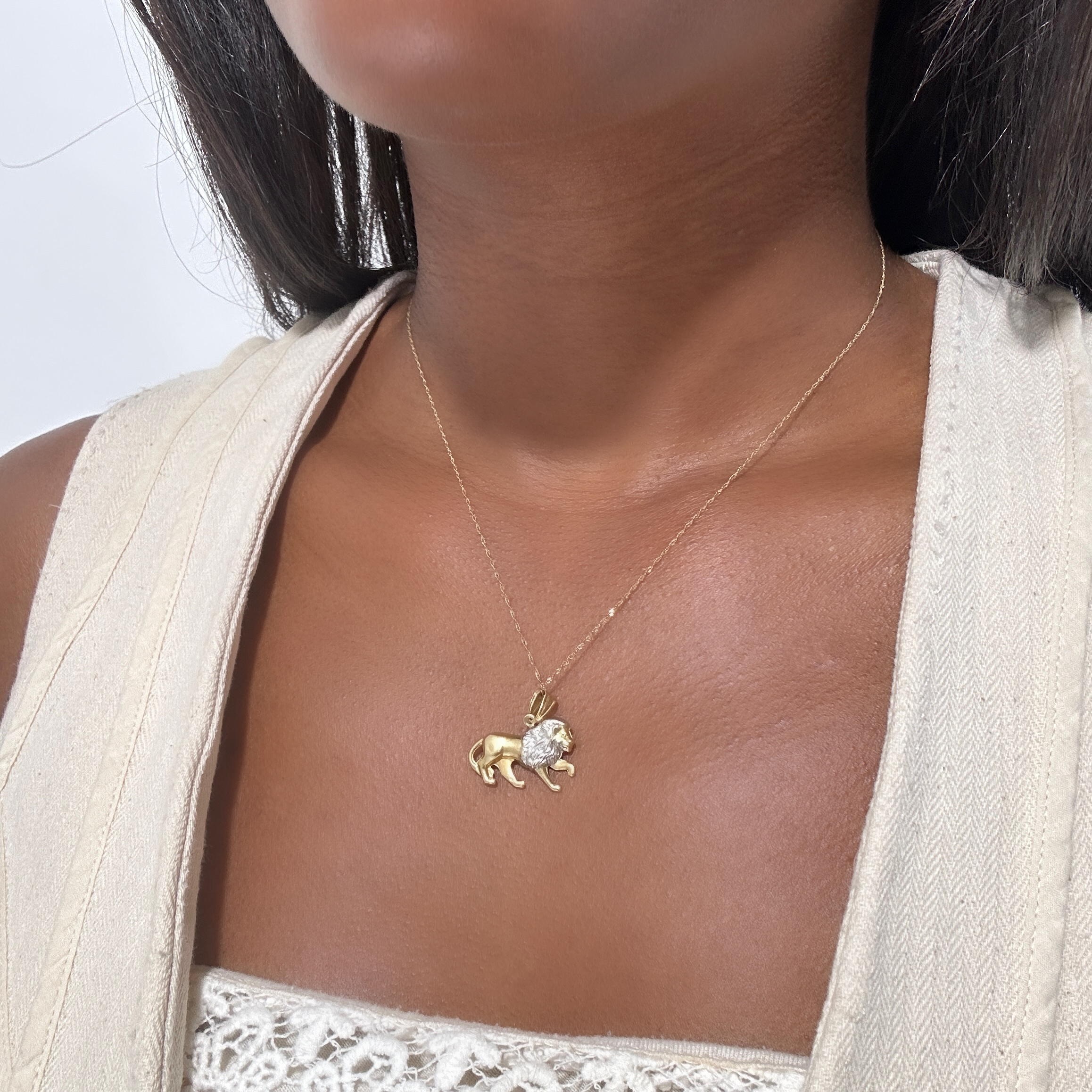 Vintage Gold Lion Lucky Pendant (2)