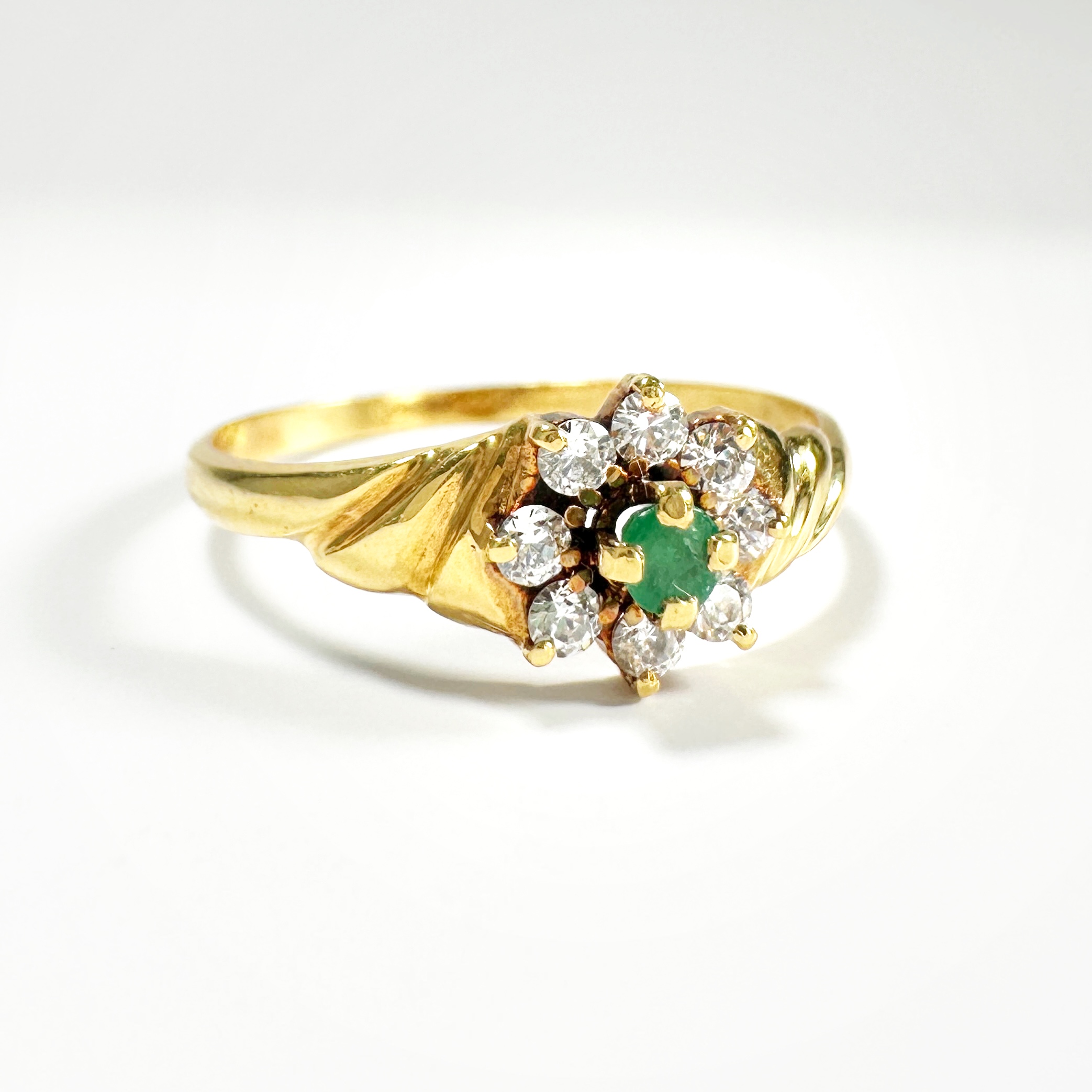 Vintage Gold And Diamonds Emerald Cluster Ring (2)