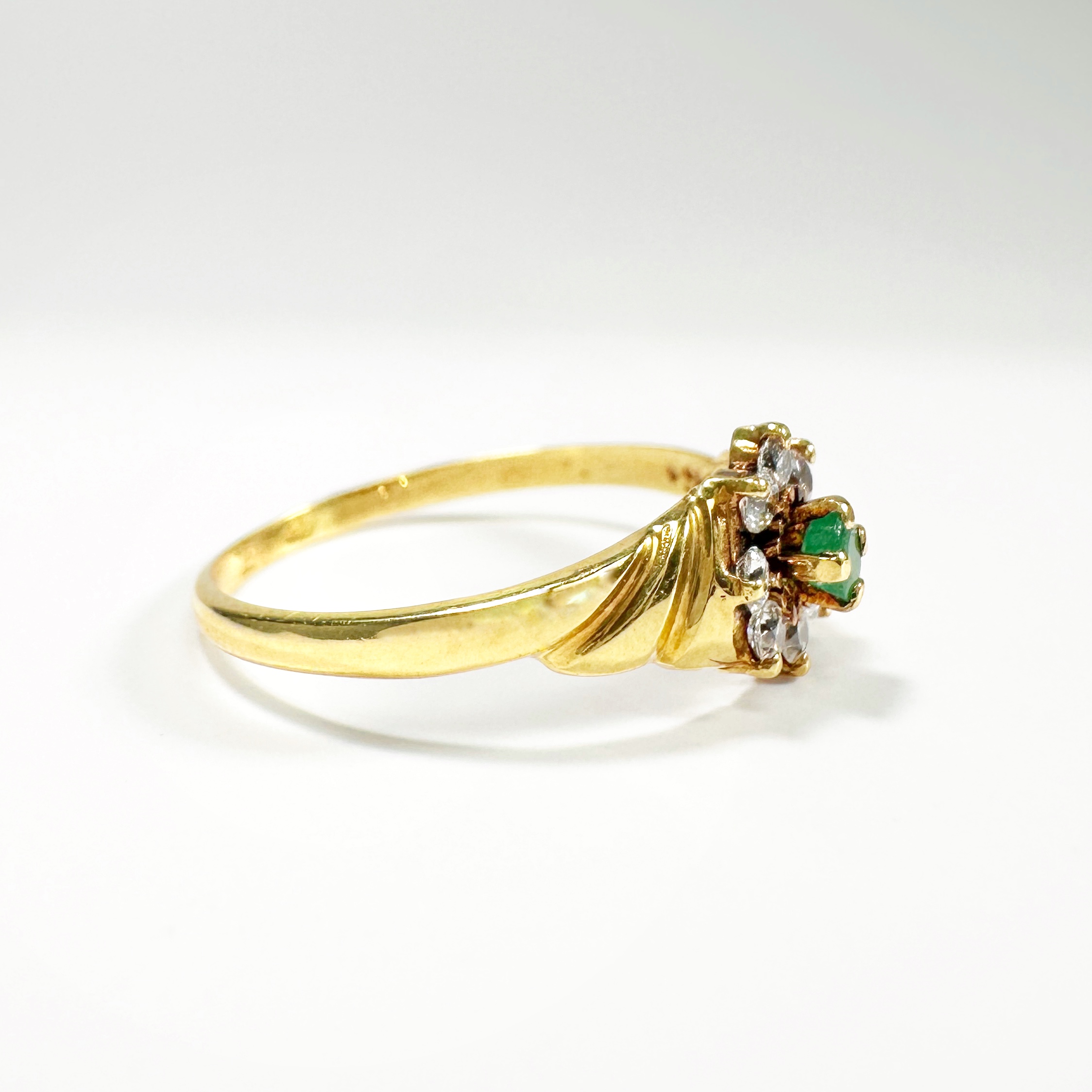 Vintage Gold And Diamonds Emerald Cluster Ring (6)