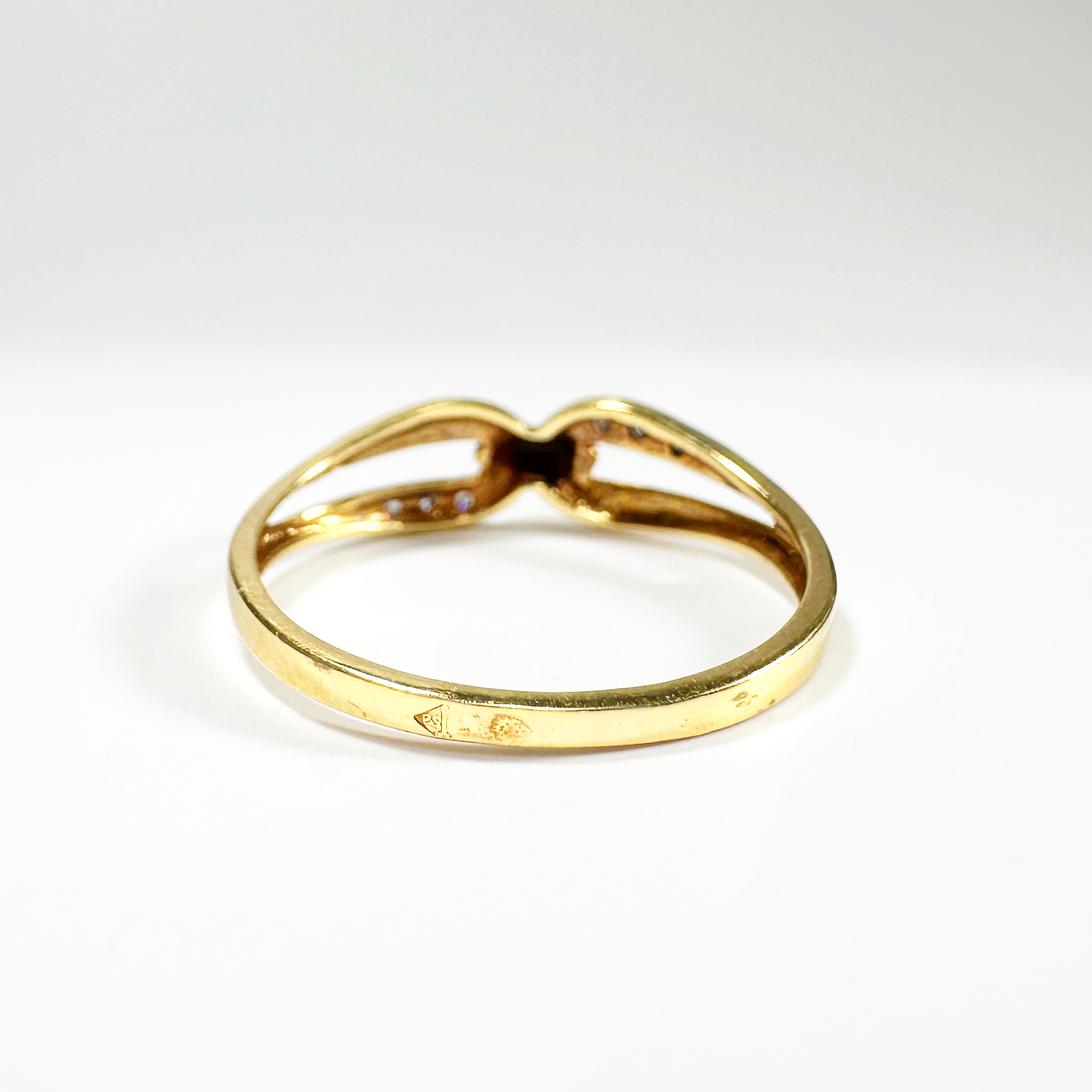 Vintage Gold And Diamonds Infinity Ring (4)