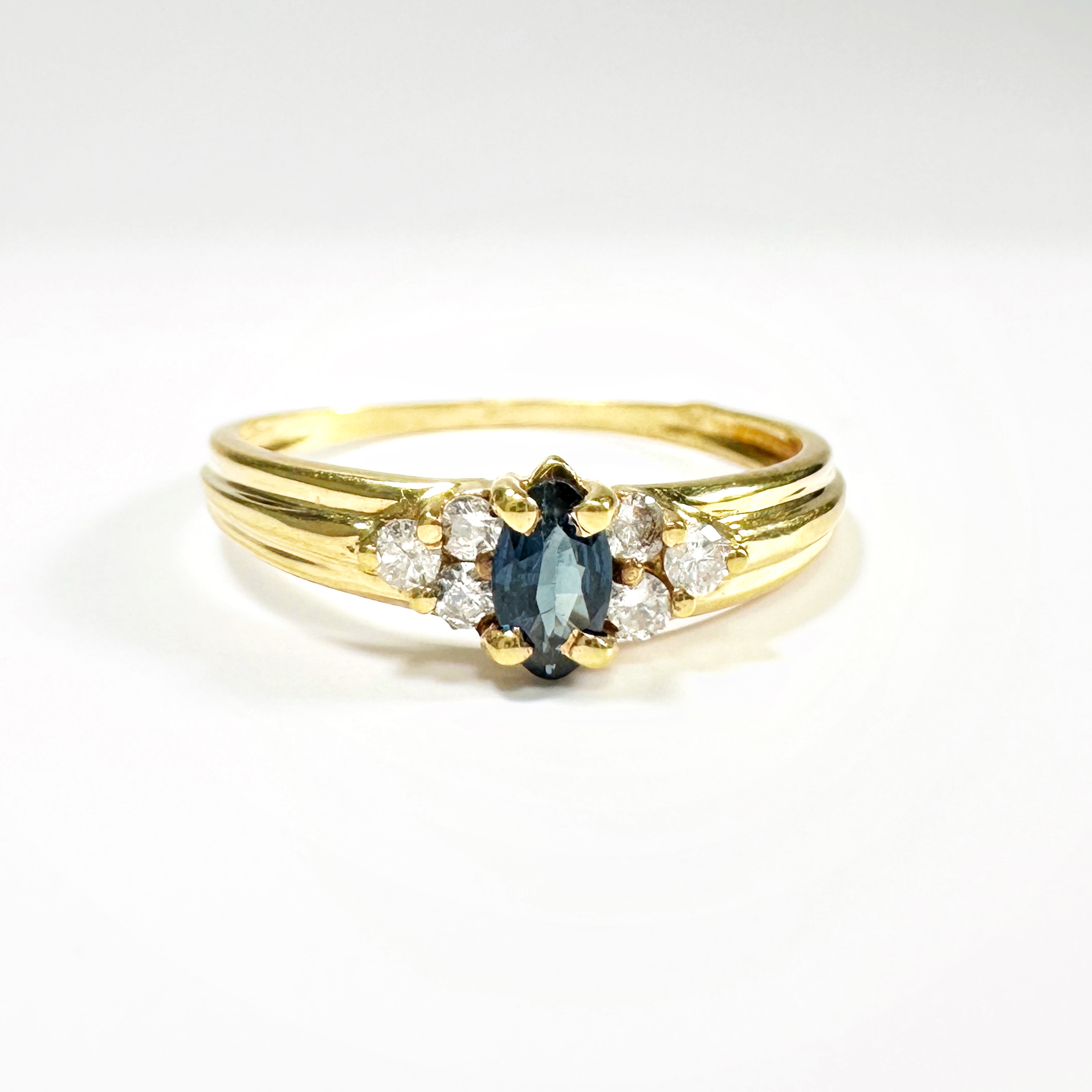 vintage_gold_and_diamonds_sapphire_ring (4)