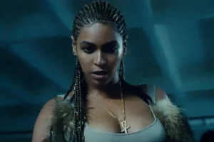 beyonce wearing Ankh cross