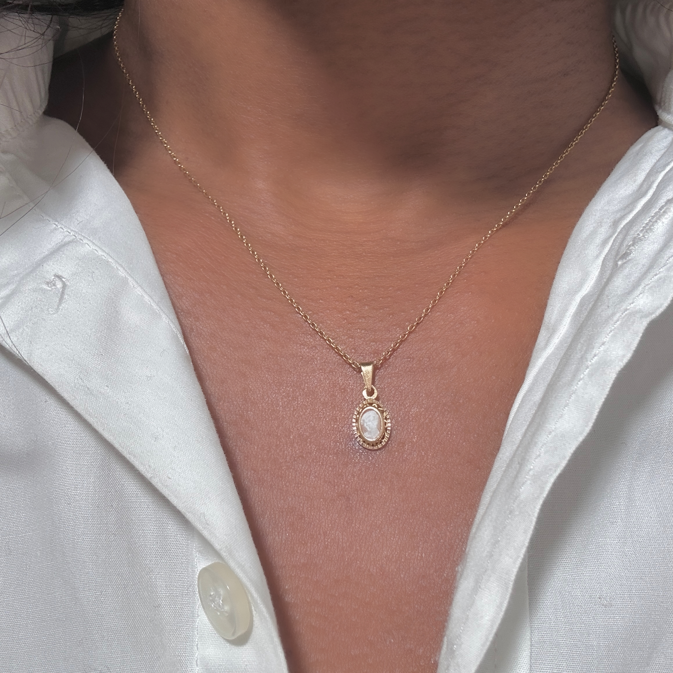 Vintage Gold Cameo Pendant (1)