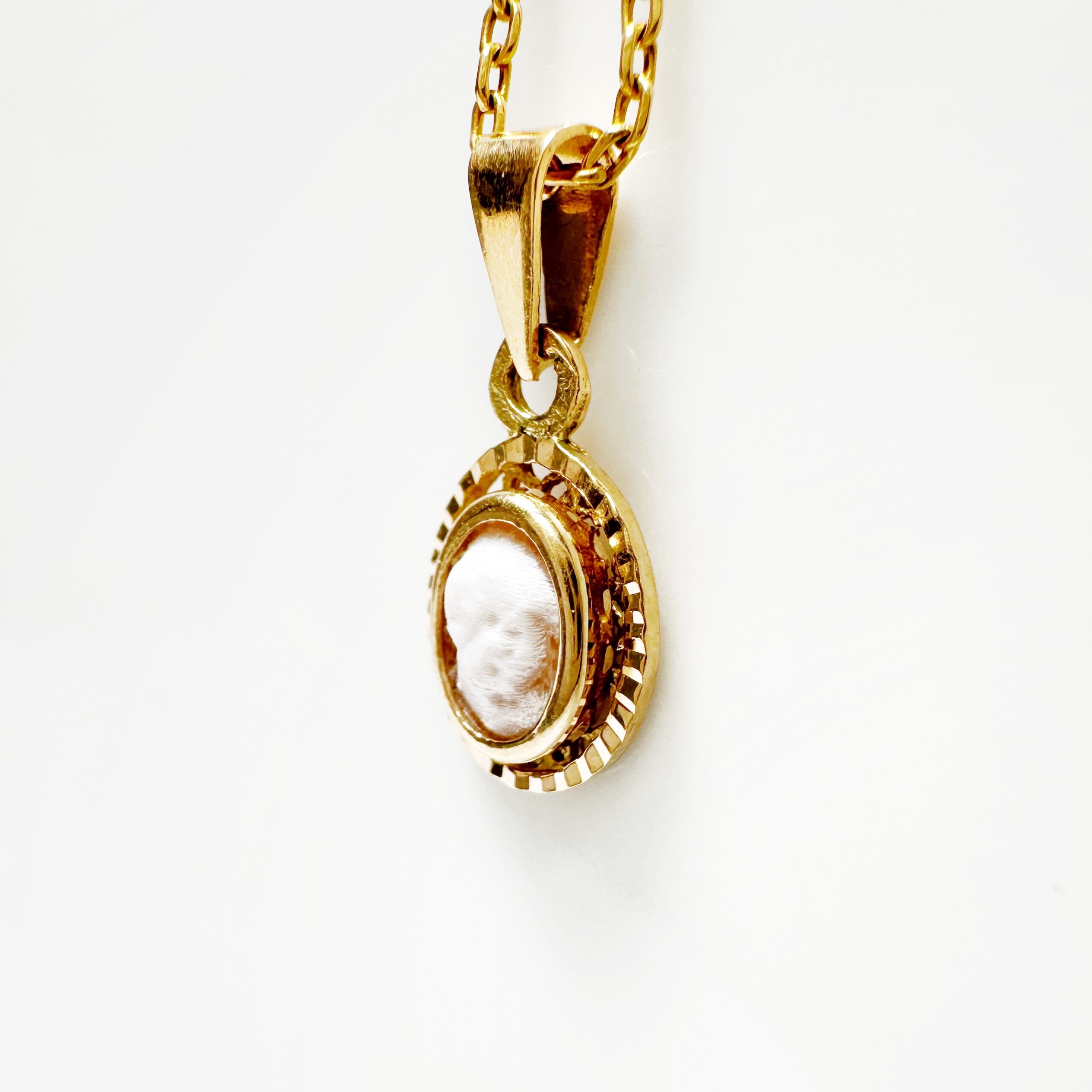 Vintage Gold Cameo Pendant (2)