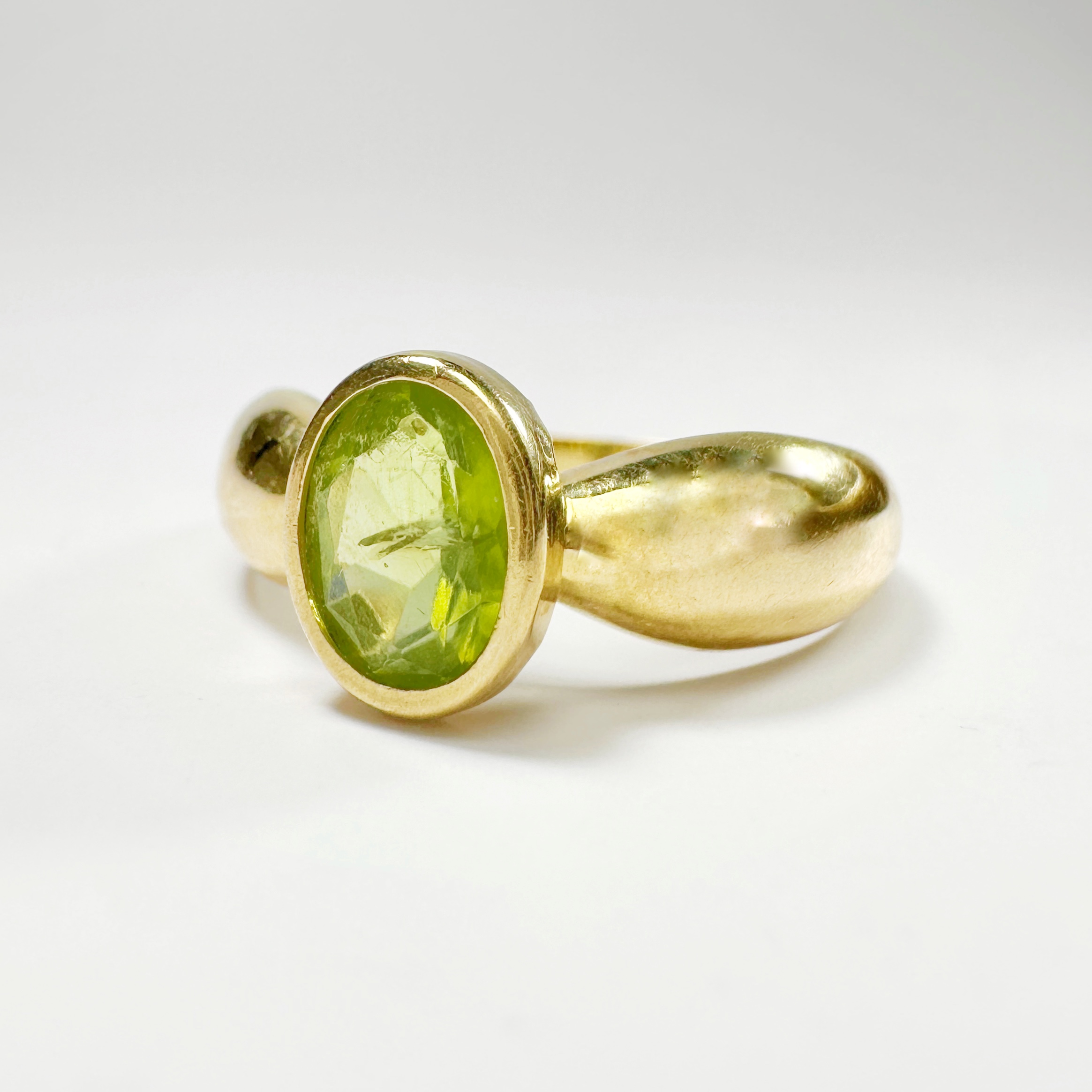 Vintage Gold Peridot Ring (1)