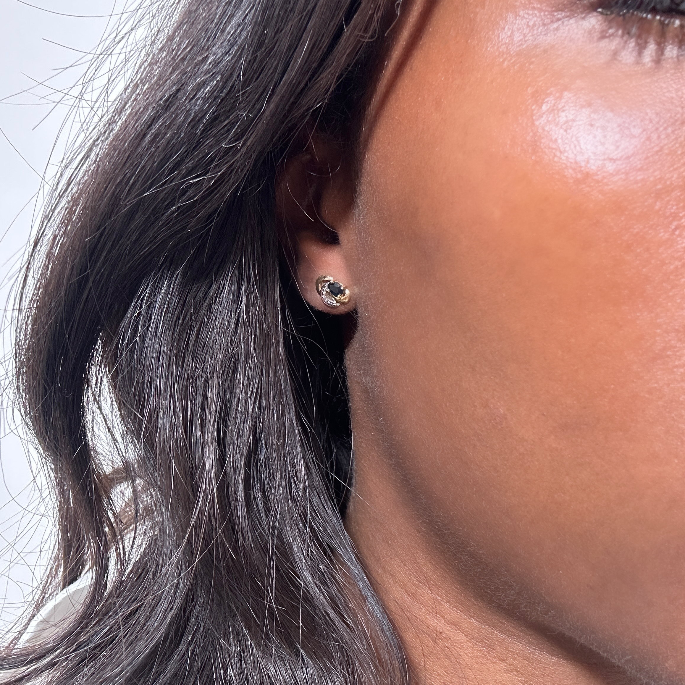 Vintage Gold Sapphire Earrings (3)