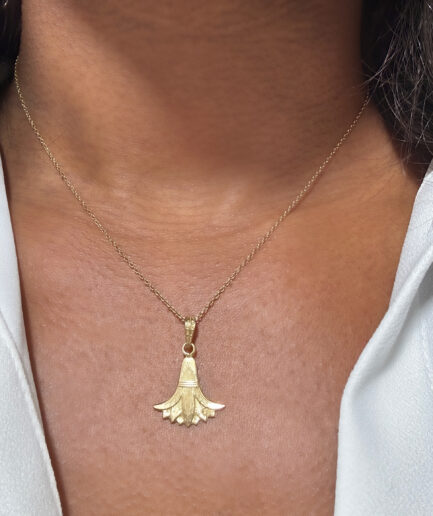 Gold lotus flower pendant "Sia"