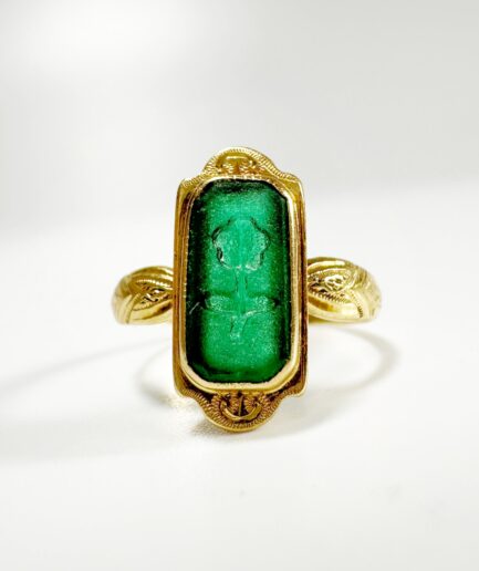 Gold and green onyx seal ring "Léonie"