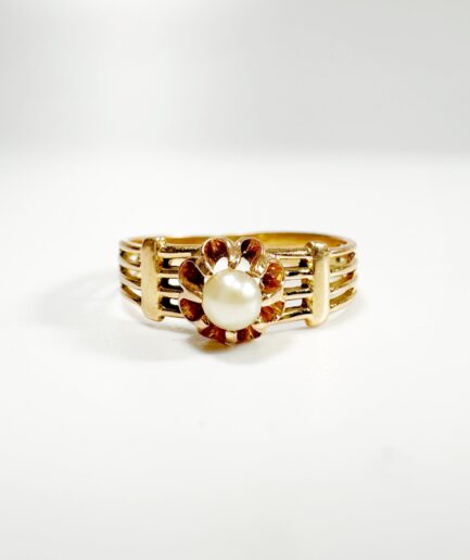 Gold and pearl ring "Sidonie"