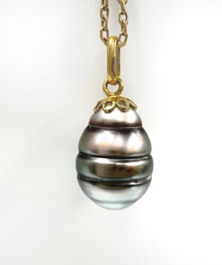 Gold and Tahitian pearl pendant "Ravahina"