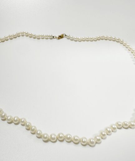 Pearl necklace with gold clasp "Méline"