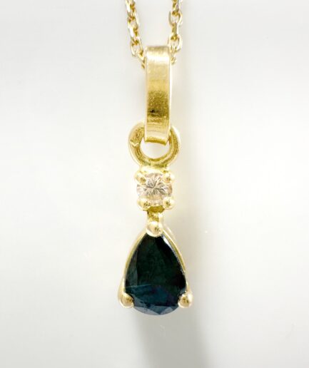 Pendentif or, saphir poire et diamants "Elina"