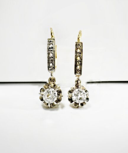 Boucles d'oreilles pendantes or et saphirs blancs "Aline"