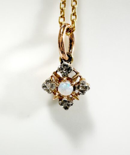 Pendentif or, opale et diamants "Edelline"
