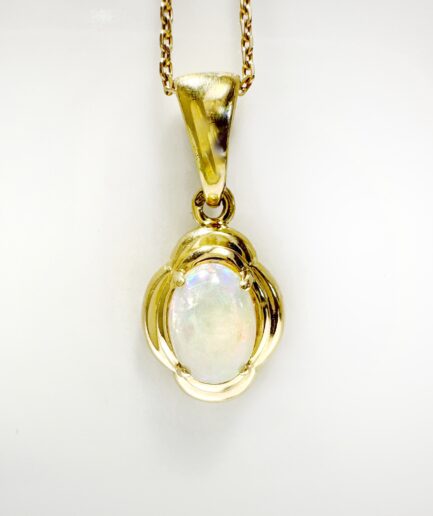Pendentif or et opale blanche "Elluna"