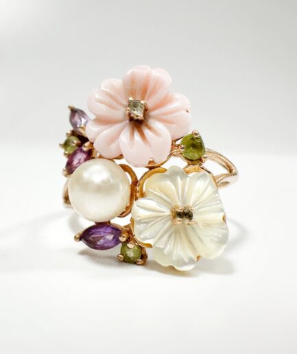 Bague or et fleurs nacre, améthyste, péridot et perle "Primrose"