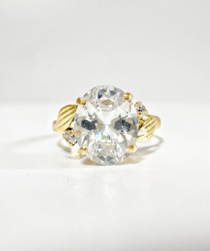 Bague rétro saphir blanc ovale "Clarisse"