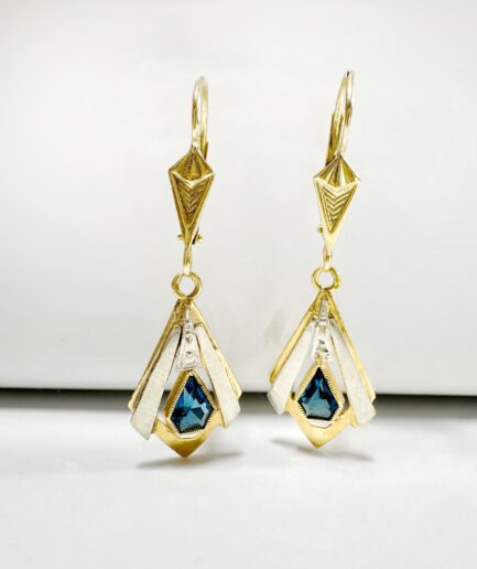 Boucles d'oreilles pendantes saphir taille pentagone "Giselle"