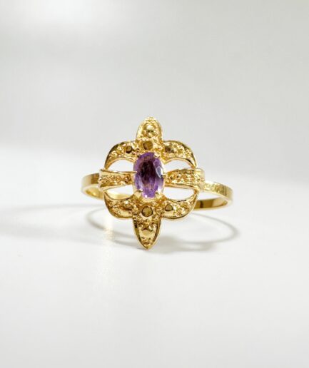 Oval gold and amethyst solitaire ring "Priscilla"