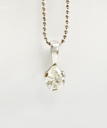 Pear-shaped diamond solitaire pendant "Dorinda"